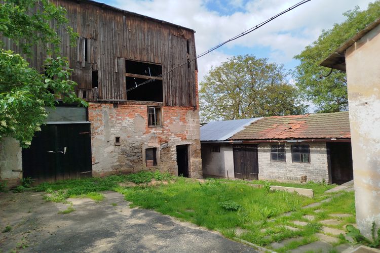 Rodinný dům v obci Lestkov s velkou zahradou 2.732m2 určené k výstavbě RD