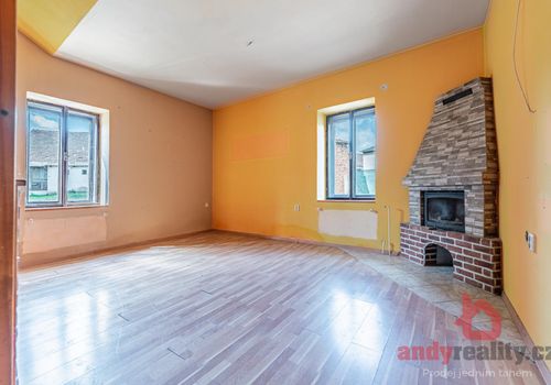 Rodinný dům se 3 byty a 5.236 m2 stavebních pozemků v obci Albrechtice nad Vltavou, okres Písek