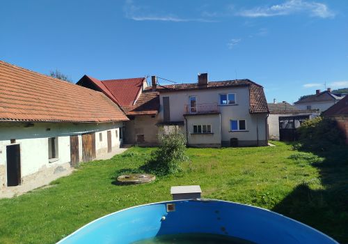 Dvougenerační rodinný dům 200 m² s rozlehlou zahradou v srdci Jižních Čech v obci Cehnice