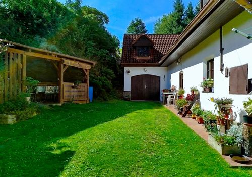 Venkovský rodinný dům 4+1 s vedlejšími stavbami a zahradou s pozemkem 1 598 m² v obci Olešná