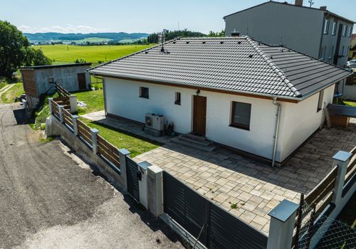 Moderní novostavba 5+kk u Strakonic, na kraji obce Dražejov s výhledem do přírody