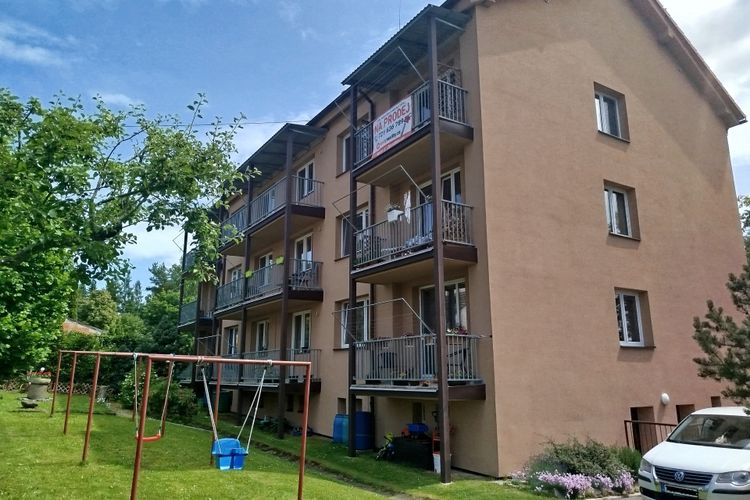 Prostorný slunný byt 2+1 s jídelnou na Hradišti v Písku, s možností zahrádky