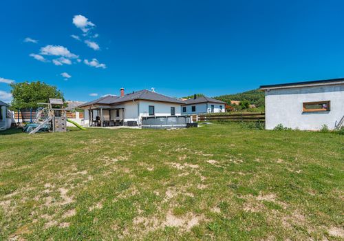 Moderní novostavba 5+kk u Strakonic, na kraji obce Dražejov s výhledem do přírody