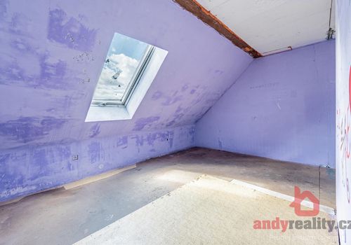 Rodinný dům se 3 byty a 5.236 m2 stavebních pozemků v obci Albrechtice nad Vltavou, okres Písek