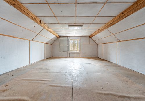 Rodinný dům v obci Koupě se 2 byty a 2.576 m2 pozemku - vše stavební ! Okres Příbram