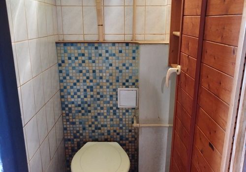 Chalupa s velkou zahradou a stodolou, v obci Mokrá Lhota u Bystřice, okres Benešov