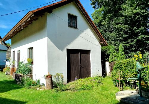 Venkovský rodinný dům 4+1 s vedlejšími stavbami a zahradou s pozemkem 1 598 m² v obci Olešná