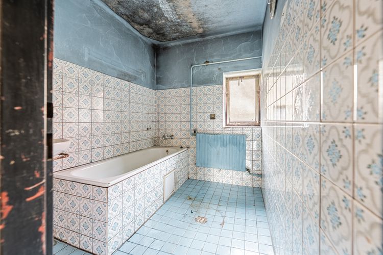 Rodinný dům v obci Koupě se 2 byty a 2.576 m2 pozemku - vše stavební ! Okres Příbram