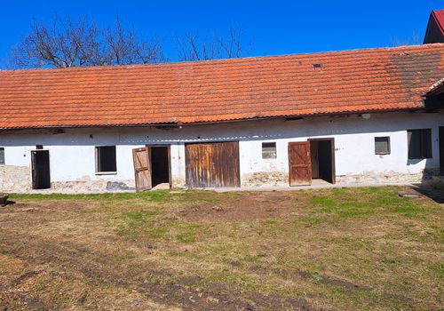 Dvougenerační rodinný dům 200 m² s rozlehlou zahradou v srdci Jižních Čech v obci Cehnice
