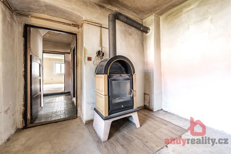 Rodinný dům se 3 byty a 5.236 m2 stavebních pozemků v obci Albrechtice nad Vltavou, okres Písek