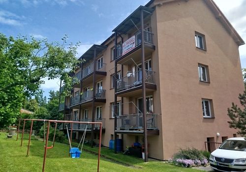 Prostorný slunný byt 2+1 s jídelnou na Hradišti v Písku, s možností zahrádky