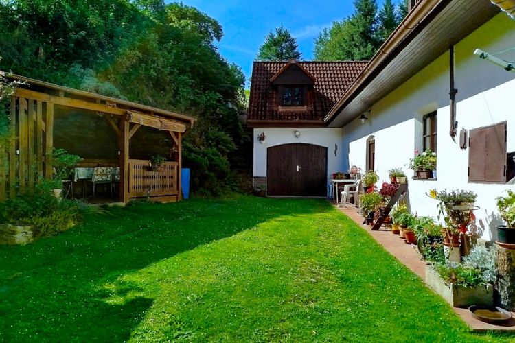 Venkovský rodinný dům 4+1 s vedlejšími stavbami a zahradou s pozemkem 1 598 m² v obci Olešná