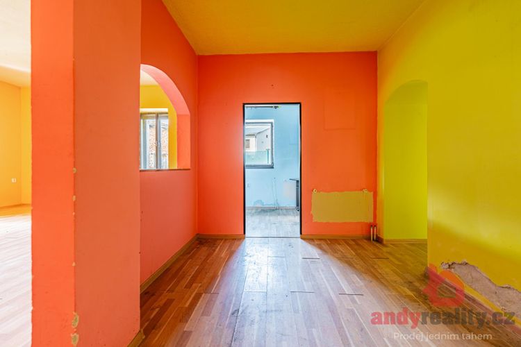 Rodinný dům se 3 byty a 5.236 m2 stavebních pozemků v obci Albrechtice nad Vltavou, okres Písek