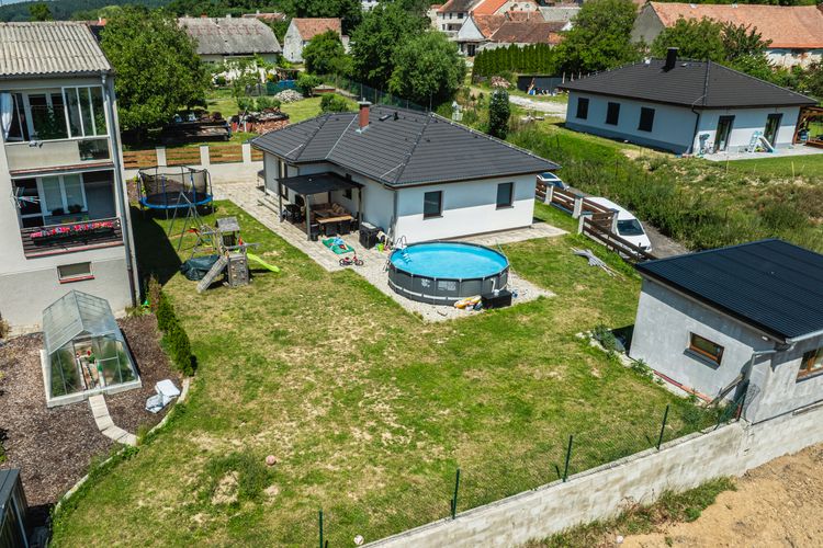 Moderní novostavba 5+kk u Strakonic, na kraji obce Dražejov s výhledem do přírody