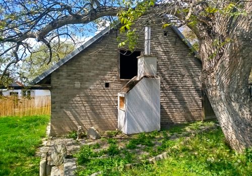 Chalupa s velkou zahradou a stodolou, v obci Mokrá Lhota u Bystřice, okres Benešov
