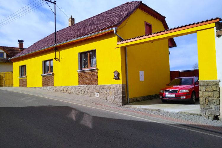 Luxusní rodinný dům s rozhlehlým zázemím a pozemkem 1 752 m² v obci Přešťovice u Strakonic