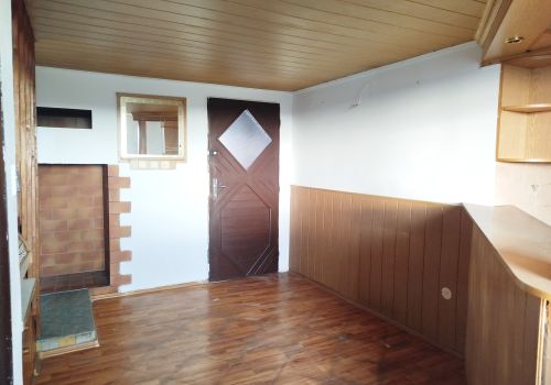 Chalupa s velkou zahradou a stodolou, v obci Mokrá Lhota u Bystřice, okres Benešov