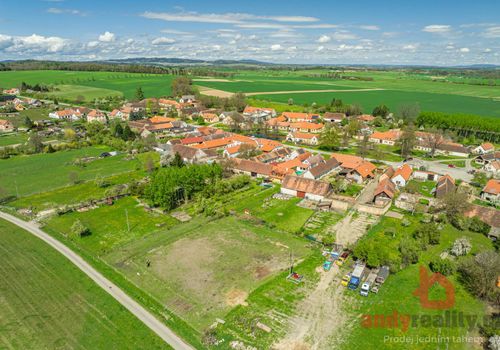 Vícegenerační dům s velkou autodílnou a zahradou v obci Mahouš u Netolic