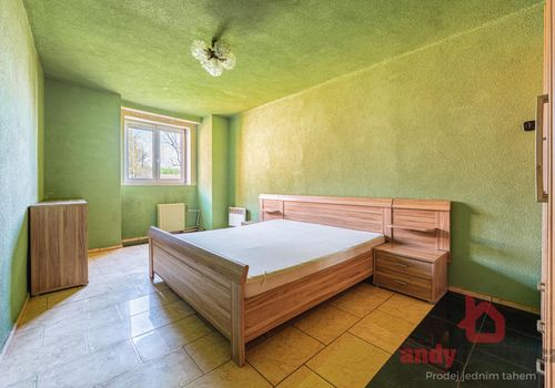 Vícegenerační dům s velkou autodílnou a zahradou v obci Mahouš u Netolic