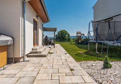 Moderní novostavba 5+kk u Strakonic, na kraji obce Dražejov s výhledem do přírody