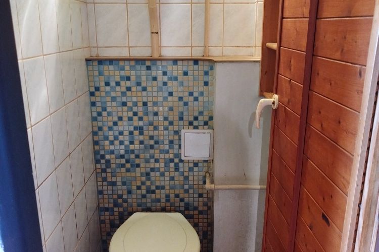 Chalupa s velkou zahradou a stodolou, v obci Mokrá Lhota u Bystřice, okres Benešov