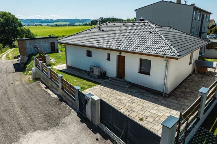 Moderní novostavba 5+kk u Strakonic, na kraji obce Dražejov s výhledem do přírody