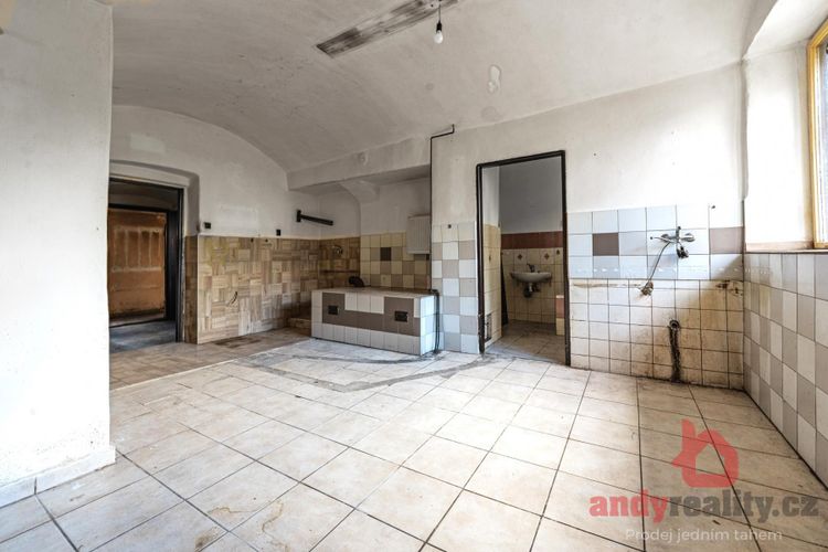 Rodinný dům se 3 byty a 5.236 m2 stavebních pozemků v obci Albrechtice nad Vltavou, okres Písek