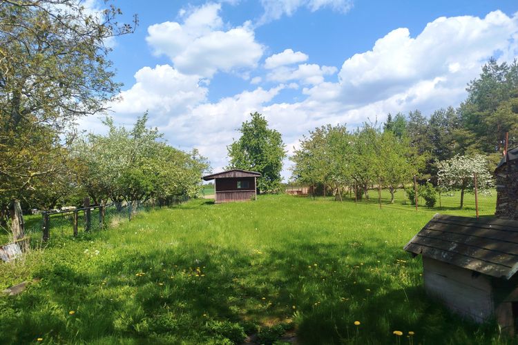 Chalupa s velkou zahradou a stodolou, v obci Mokrá Lhota u Bystřice, okres Benešov