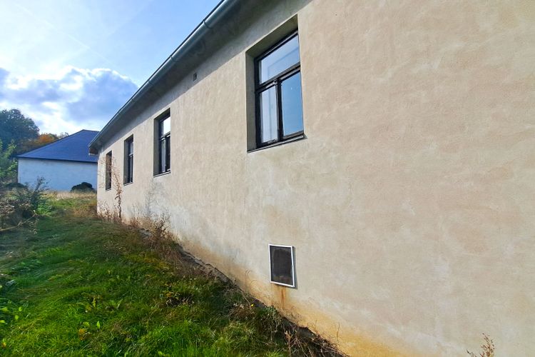 Zemědělská usedlost 2336 m² s krásnou zahradou v obci Bor na Pelhřimovsku