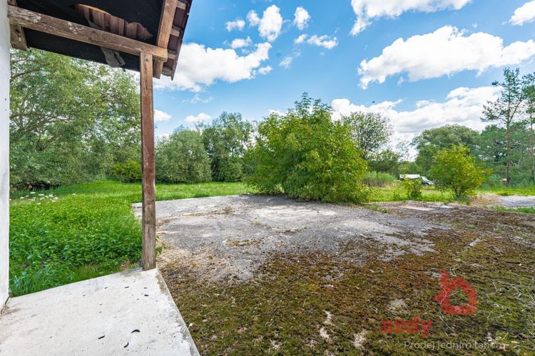 Rodinný dům se 3 byty a 5.236 m2 stavebních pozemků v obci Albrechtice nad Vltavou, okres Písek