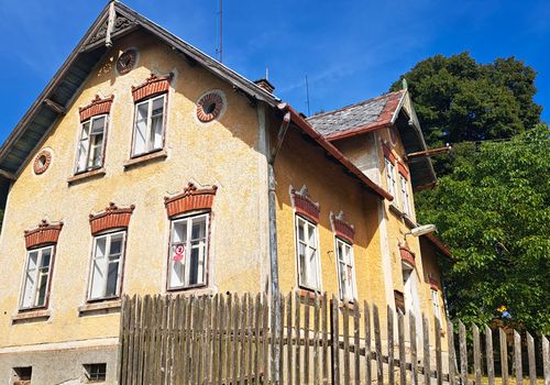 Historický rodinný dům 6+2 v pohoří Smrčiny poblíž hranic s Německem, Kamenná - Aš