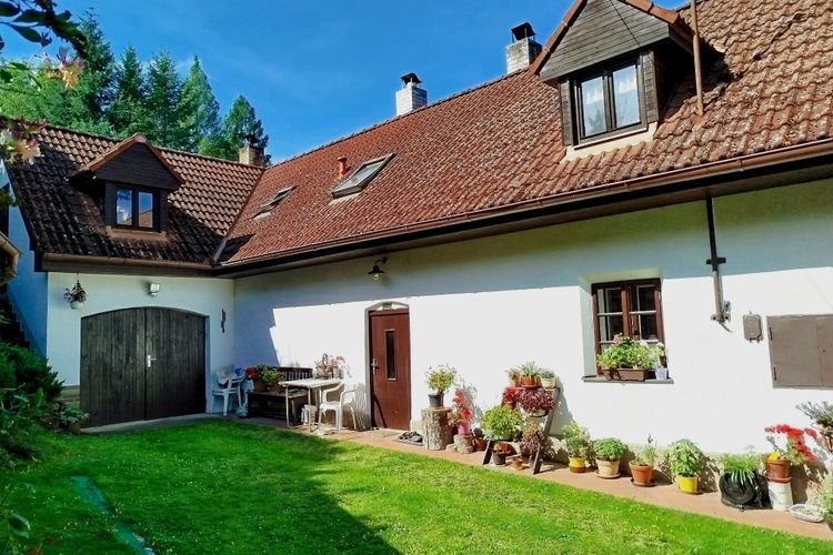 Venkovský rodinný dům 4+1 s vedlejšími stavbami a zahradou s pozemkem 1 598 m² v obci Olešná