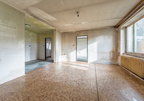 Rodinný dům v obci Koupě se 2 byty a 2.576 m2 pozemku - vše stavební ! Okres Příbram