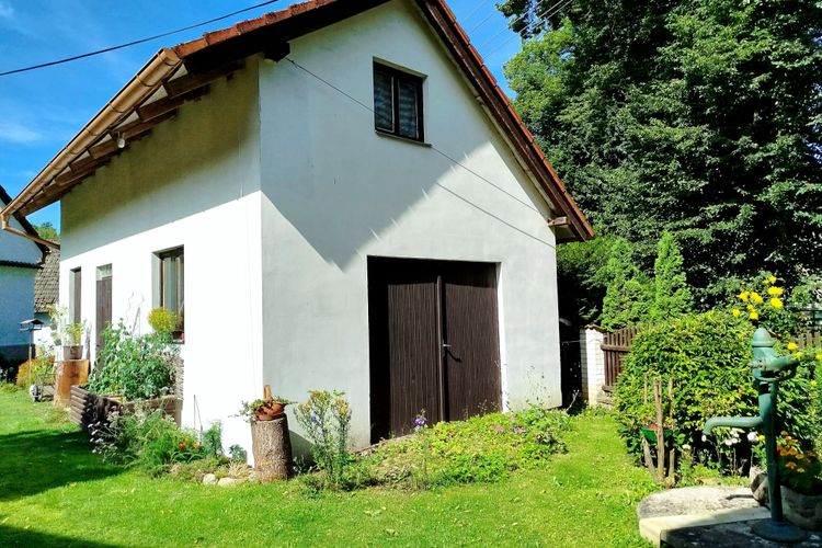 Venkovský rodinný dům 4+1 s vedlejšími stavbami a zahradou s pozemkem 1 598 m² v obci Olešná