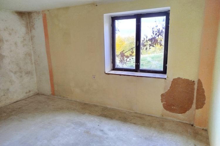 Chalupa s krásným pozemkem 2234 m² v obci Zhořec, Bezdružice, Plzeňský kraj