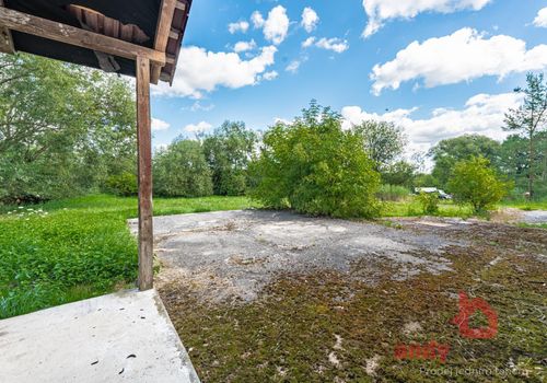 Rodinný dům se 3 byty a 5.236 m2 stavebních pozemků v obci Albrechtice nad Vltavou, okres Písek