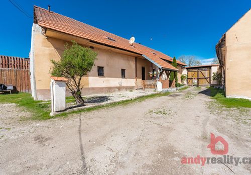 Vícegenerační dům s velkou autodílnou a zahradou v obci Mahouš u Netolic